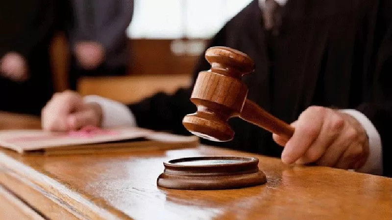طالبة إعدادي تحرر محضرًا ضد والدها بعد منعها من حضور فرح صديقتها في شبرا