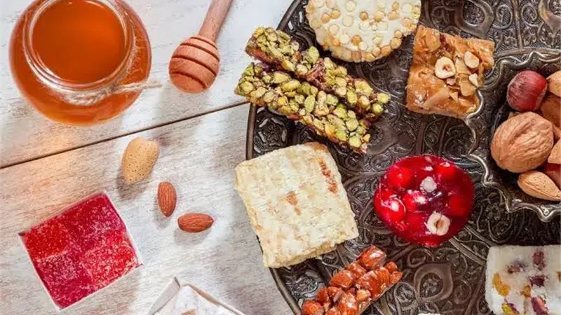 مع اقتراب المولد النبوي.. تعرف على أصل حلاوة المولد وأشهر أصنافها
