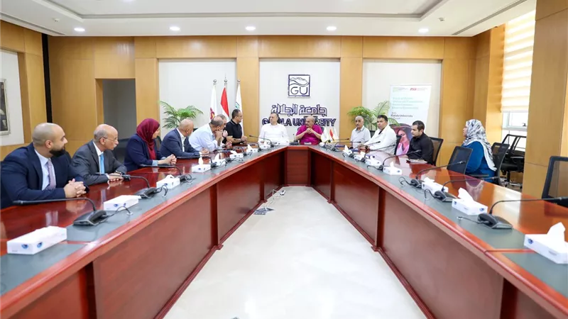 محافظ السويس يؤكد دعم التعاون مع جامعة الجلالة في المجالات التعليمية والطبية