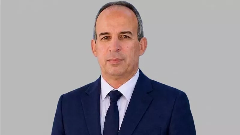 بسبب انفجار الإطار.. إصابة 5 أشخاص في انقلاب سيارة بسوهاج