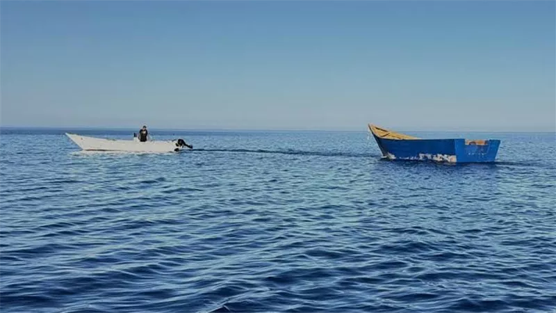 اليونان.. اعتقال 4 مراهقين بتهمة تهريب مهاجرين من ليبيا إلى كريت