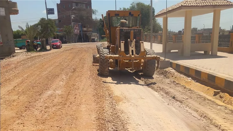 محافظ كفر الشيخ يوجه برصف شارع عمر بن الخطاب بالحامول| صور