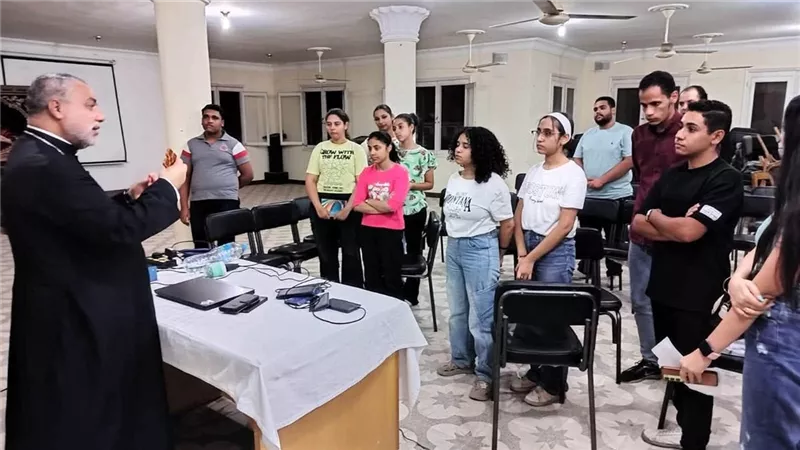 مطران الأقباط الكاثوليك يشهد تصفيات مسابقة الكتاب المقدس بإيبارشية طيبة