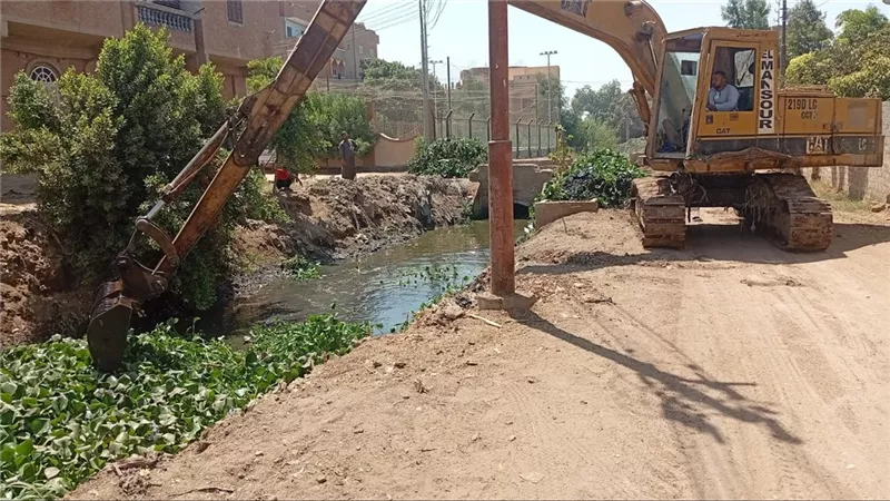 محافظ أسيوط: استمرار تطهير الترع والمصارف ورفع 60 طنًا من نواتج التطهير  