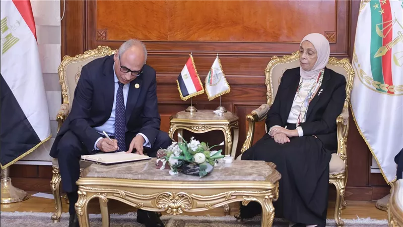 رئيس مجلس الدولة يهنئ هدى عيسى برئاسة هيئة النيابة الإدارية