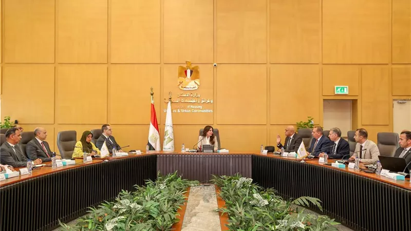 وزيرة الإسكان تلتقي مسئولي مواصلات مدن مصر  لبحث تطوير منظومة النقل الجماعي 