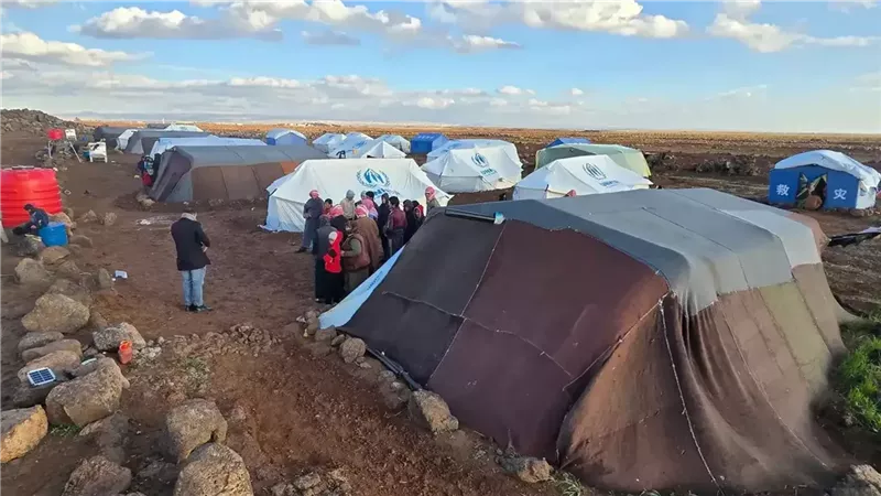إصابات بمرض جلدي معدِ في مخيم للنازحين شرقي درعا بجنوب سوريا