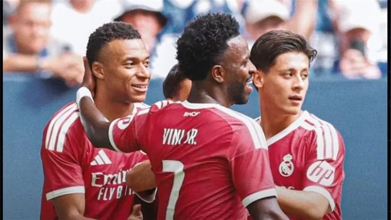 ريال مدريد يستعرض قوته بثلاثية في شباك شالكة بفضل جوهرته مبابي