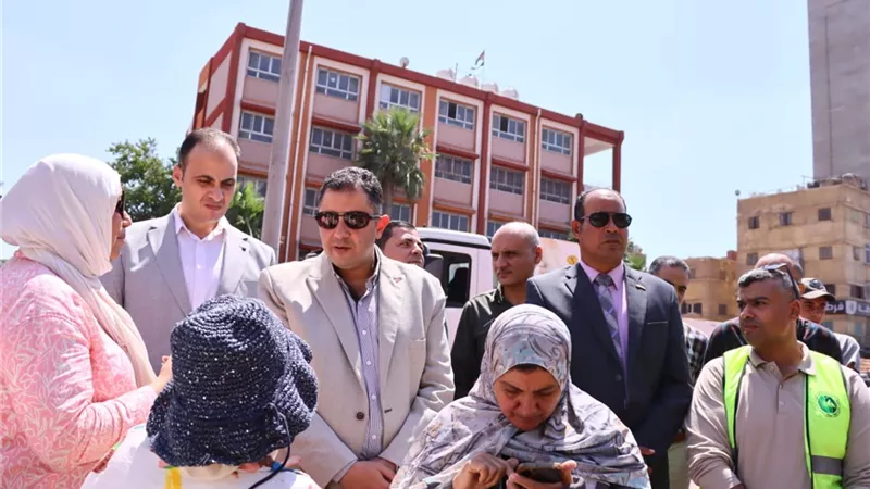 محافظ دمياط يتابع أعمال كشف أسباب تجمع المياه بمنطقة الشهابية 