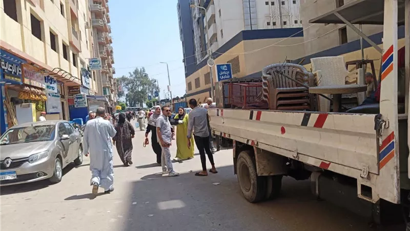 رفع 176 حالة إشغال خلال حملة مكبرة لضبط الأسواق  بشوارع دمنهور