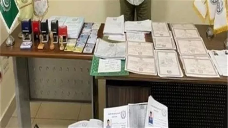 ضبط صاحب كيان تعليمي بدون ترخيص للنصب على المواطنين في بنها