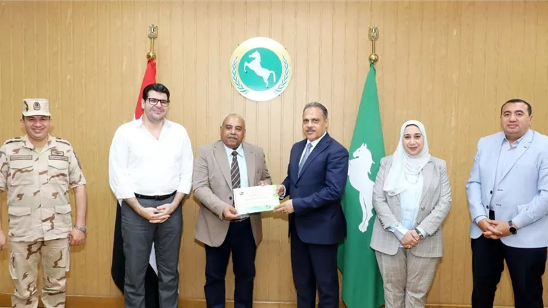 محافظ الشرقية يكرم أعضاء بعثة الإشراف على حج الجمعيات الأهلية