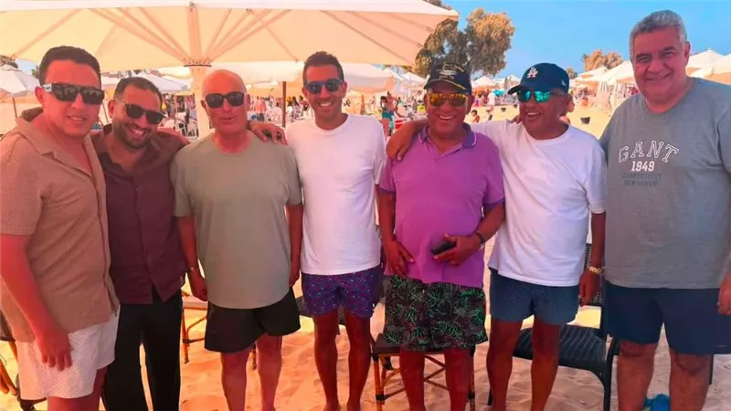 أبو زهرة وأبو حسين يحتفلان بعيد ميلاد هاني أبو ريدة بحضور رموز الكرة المصرية