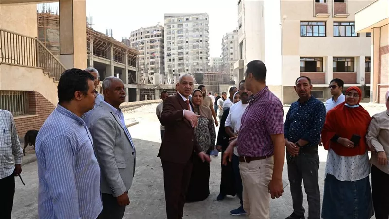 رئيس جامعة أسيوط يوجه باستغلال المساحات وتنظيم انتظار السيارات بمستشفى الطوارئ