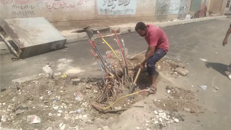 الجيزة تكثف جهودها لتحسين الخدمات.. رفع مخلفات وصيانة طرق وأعمدة إنارة