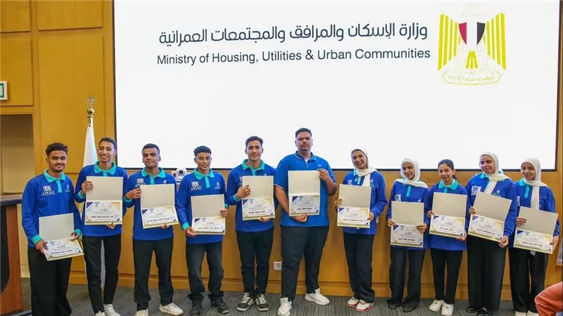 وزيرا الإسكان والعمل يكرمان أوائل الفنية لمياة الشرب وعمار للتكنولوجيا التطبيقية