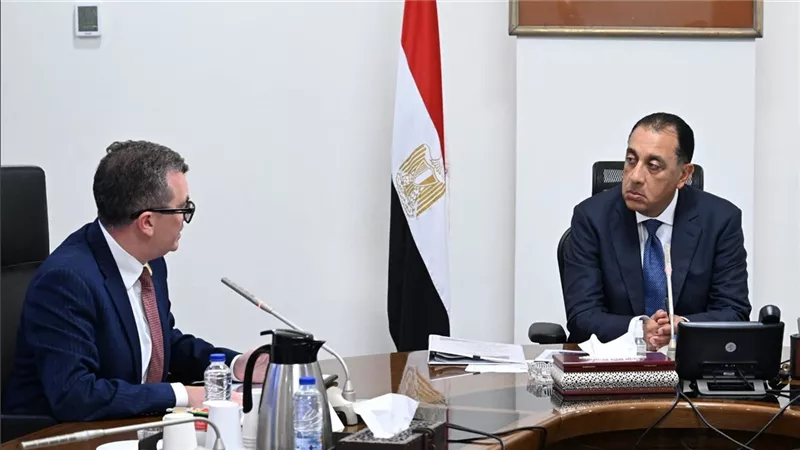 رئيس الوزراء يتابع مع وزير التخطيط عددا من ملفات العمل