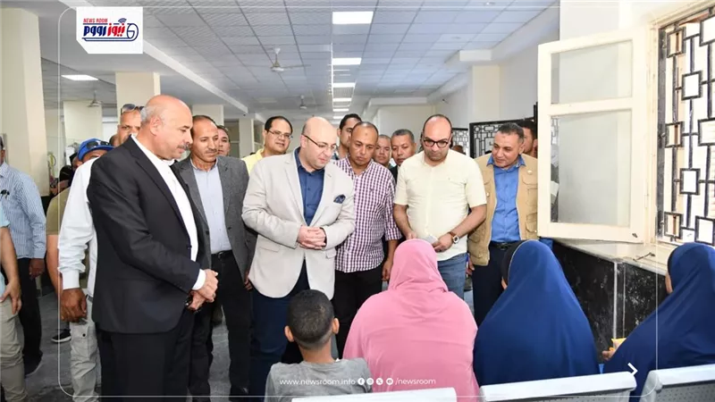 محافظ الفيوم يتفقد سير العمل بمجمع خدمات المواطنين بقرية الغرق