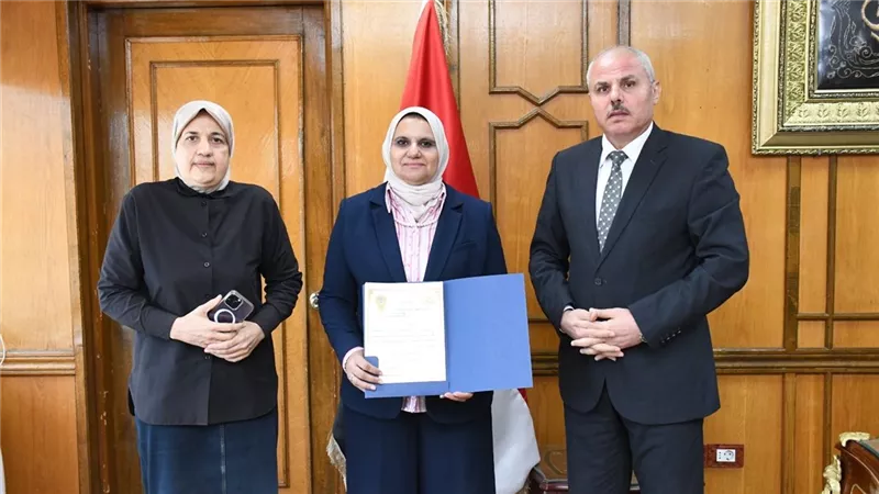 رئيس جامعة قناة السويس يعين ماهى غباشى وكيلًا لكلية العلوم لشئون خدمة المجتمع