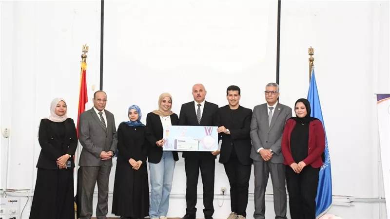 جامعة قناة السويس تكرّم الطلاب الفائزين في ملتقى البحوث الطلابية والابتكارات