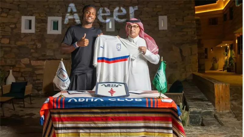البلجيكي ميتشي باتشواي يتم تعاقده مع نادي أبها السعودي