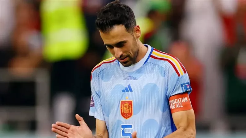 من أسطورة في الملعب إلى مدرب.. بوسكيتس يعود إلى برشلونة