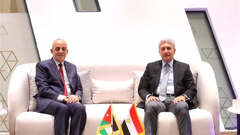 وزير السياحة يلتقي نظيره الأردني لبحث تعزيز التعاون المشترك بين البلدين