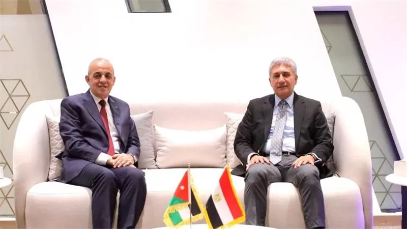 وزير السياحة يلتقي نظيره الأردني لبحث تعزيز التعاون المشترك 