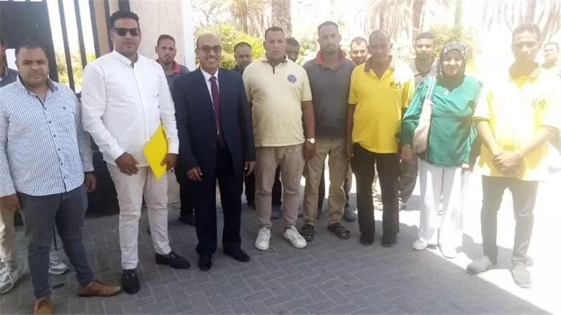 بعد تأخر مرتبات يونيو ويوليو.. «العمل» تنهي أزمة عمال شركة حراسات بالأقصر