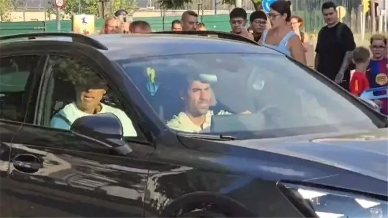 رودري يخضع للكشف الطبي في برشلونة تمهيدًا لإتمام انتقاله