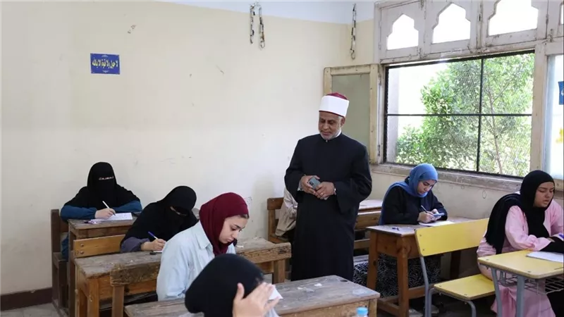 وكيل الأزهر ورئيس المعاهد يتفقدان أول أيام الدور الثاني للثانوية الأزهرية 