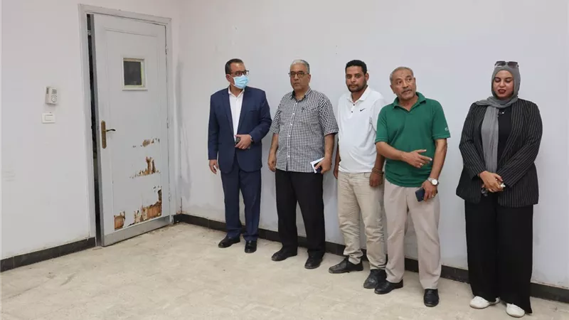 جامعة قنا تتابع جهود مكافحة النمل الأبيض بكلية طب الفم والأسنان