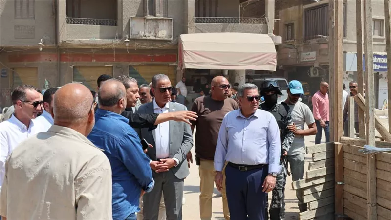 جولة ميدانية لمحافظ الجيزة بإمبابة.. مدارس جديدة وإزالة إشغالات وتطوير طرق