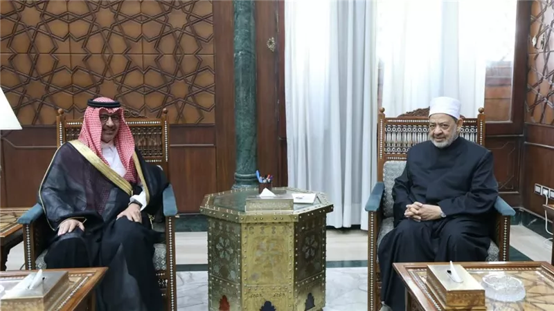شيخ الأزهر يستقبل السفير السعودي ويؤكد على عمق العلاقات التاريخية مع المملكة