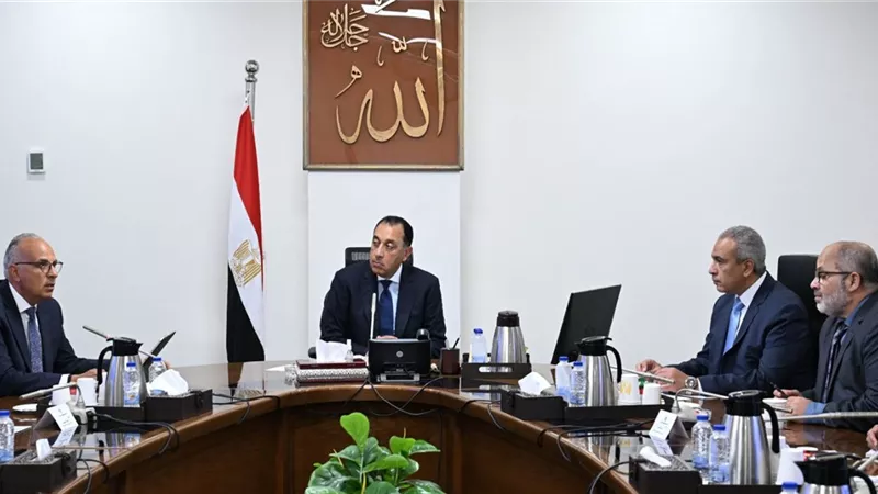 رئيس الوزراء يتابع جهود الدولة لحماية الشواطئ ومخطط استعادة شواطئ الإسكندرية