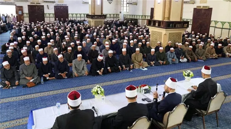  وزير الأوقاف يعقد اجتماعاً مع أئمة الجيزة ويؤكد: خدمة المسجد رسالة وأمانة