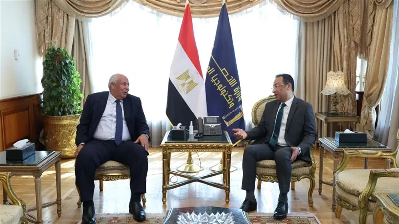 وزير الاتصالات ومحافظ مطروح يبحثان تطوير البنية الرقمية وخدمات المواطنين