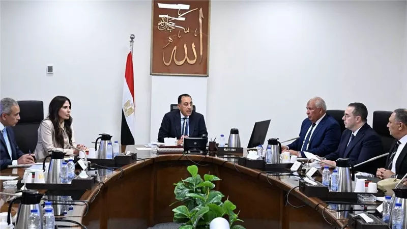 رئيس الوزراء يتابع الموقف التنفيذي لتطوير وتنمية منطقة الساحل الشمالي الغربي
