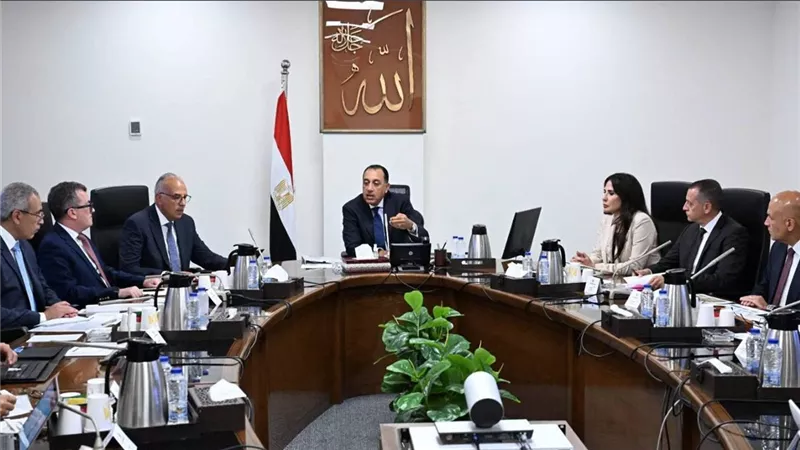 مدبولي يتابع الموقف التنفيذي لمشروعات قطاع مياه الشرب والصرف الصحي بأسوان