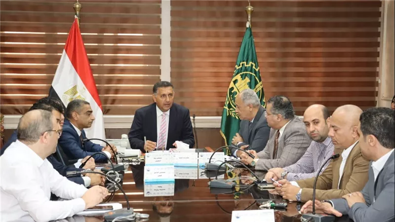 محافظ القليوبية يوجه بتفعيل جدول أسبوعي لتنظيم استقبال حالات الإسعاف والمصابين
