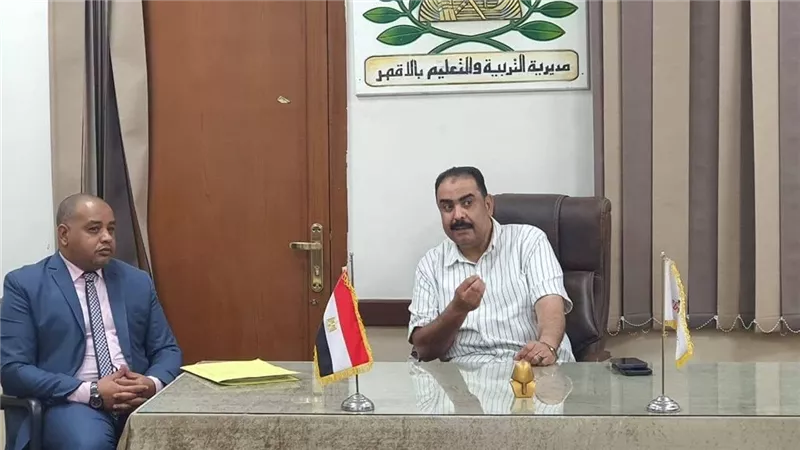 تعليم الأقصر يراجع خطة تأمين المدارس ويحذر من الدعاية السياسية والتجارية