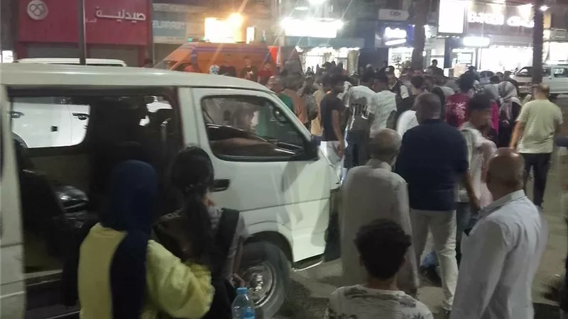إصابة فتاة صدمها ديليفري بشارع الجيش أمام مدرسة الفرنسيسكان بالسويس