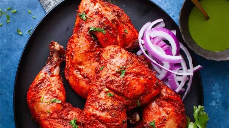 طريقة عمل الدجاج التندوري في المنزل.. وصفة شهية بخطوات سهلة