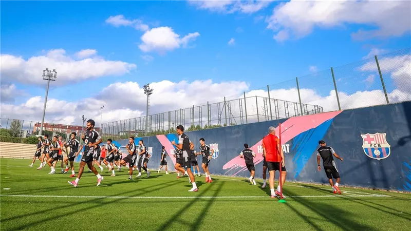 الأهلي ينهي تدريباته استعدادا لمواجهة برشلونة التاريخية على كأس خوان جامبر