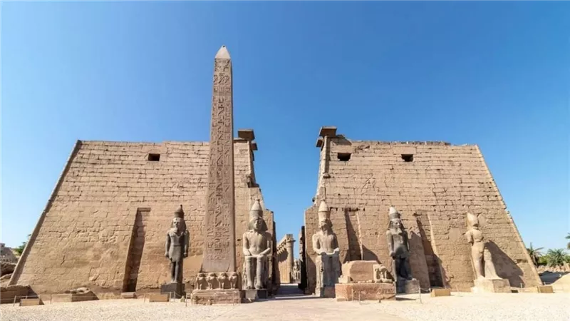 بسبب دخول مقابر أثرية دون تذاكر.. الآثار تحقق في مخالفات صانع محتوى أجنبي 
