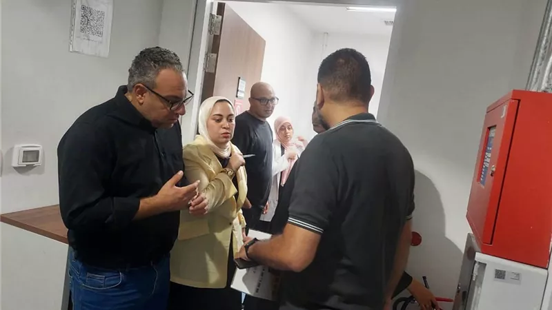 لضمان جودة الرعاية.. جولة إشرافية بعيادات مجمع السويس الطبي