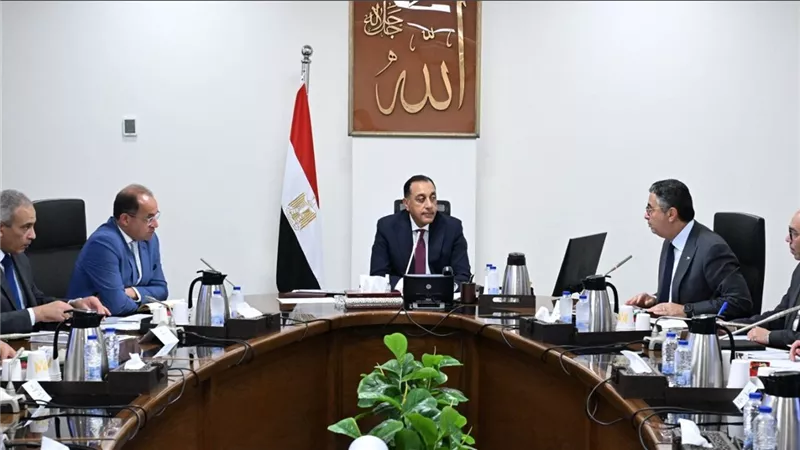 رئيس الوزراء يستعرض الإجراءات التنفيذية لفض التشابكات المالية بين «المالية» والسلع التموينية