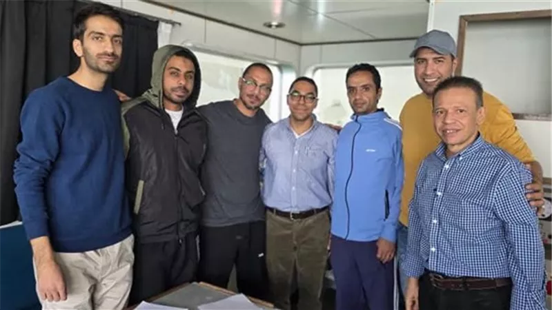 بعد الإفراج عنهما.. وصول بحارين مصريين من إيران إلى مصر فجر اليوم