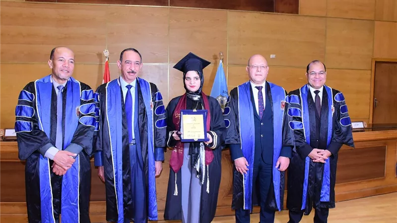 تخرج دفعة جديدة من صيدلة سوهاج.. تعيين 10 معيدين من الخريجين