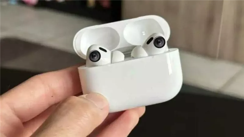 سماعات AirPods بكاميرات.. تسريب يكشف مفاجأة أبل الجديدة